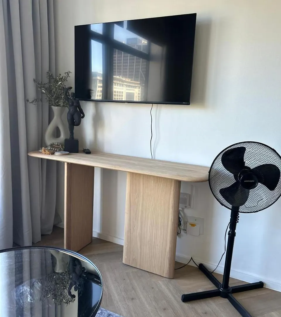 Stylish Studio With City Views & Pool At Zeeland Pier Ciudad del Cabo Apartamento