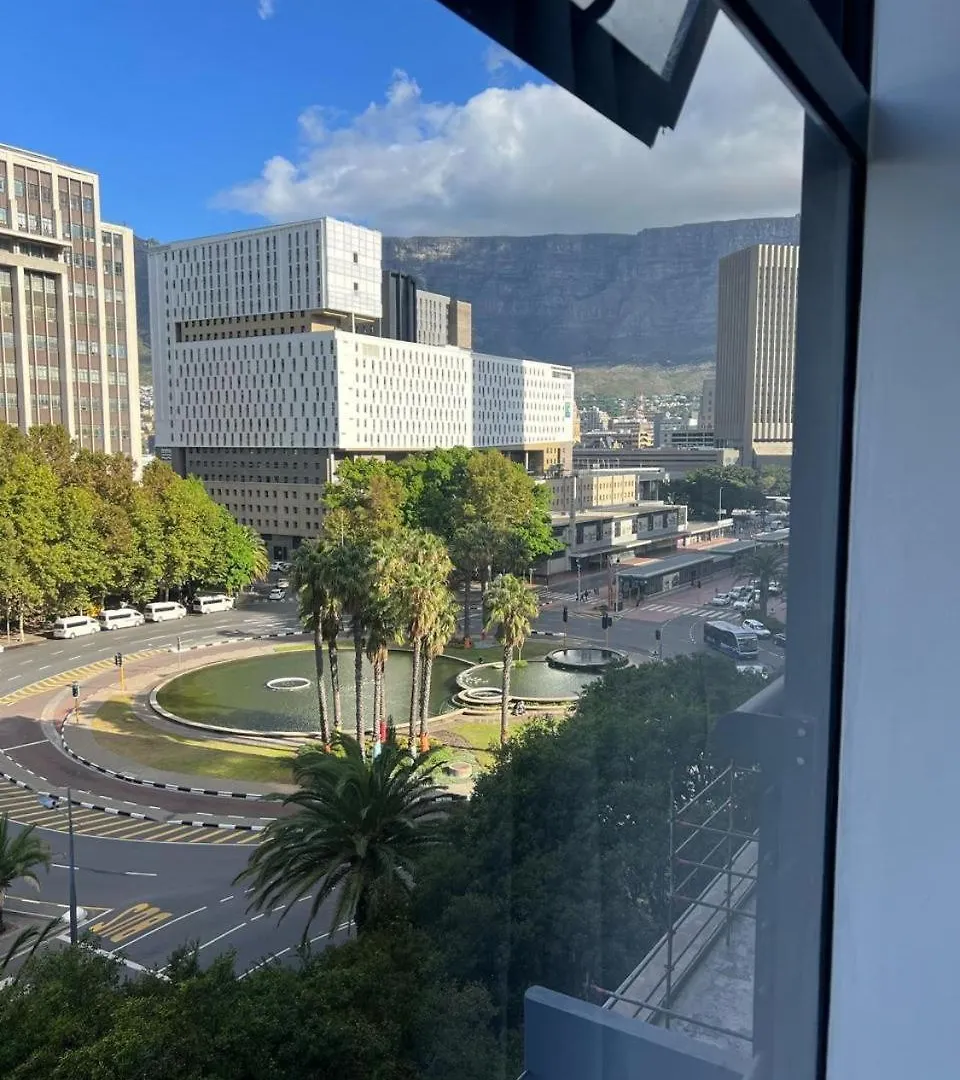 Daire Stylish Studio With City Views & Pool At Zeeland Pier Cape Town