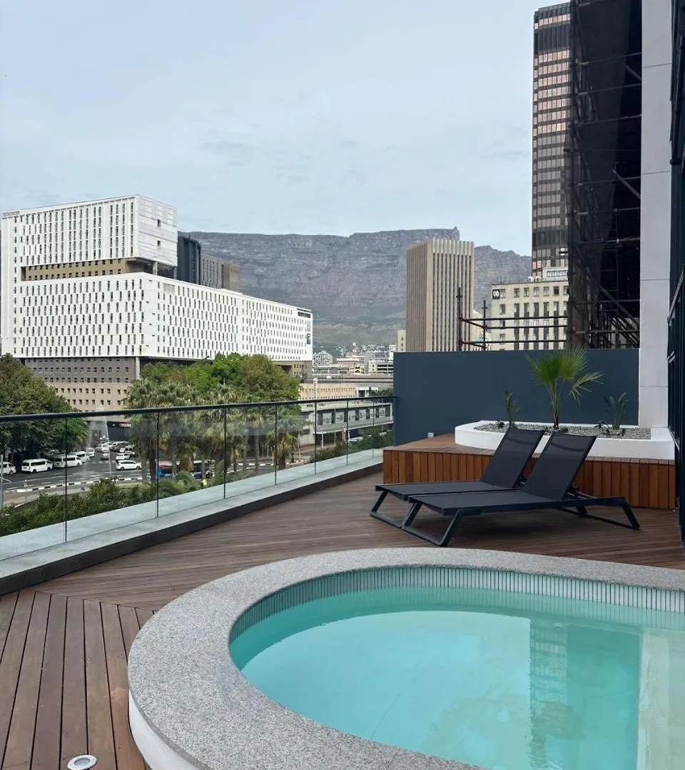 Daire Stylish Studio With City Views & Pool At Zeeland Pier Cape Town
