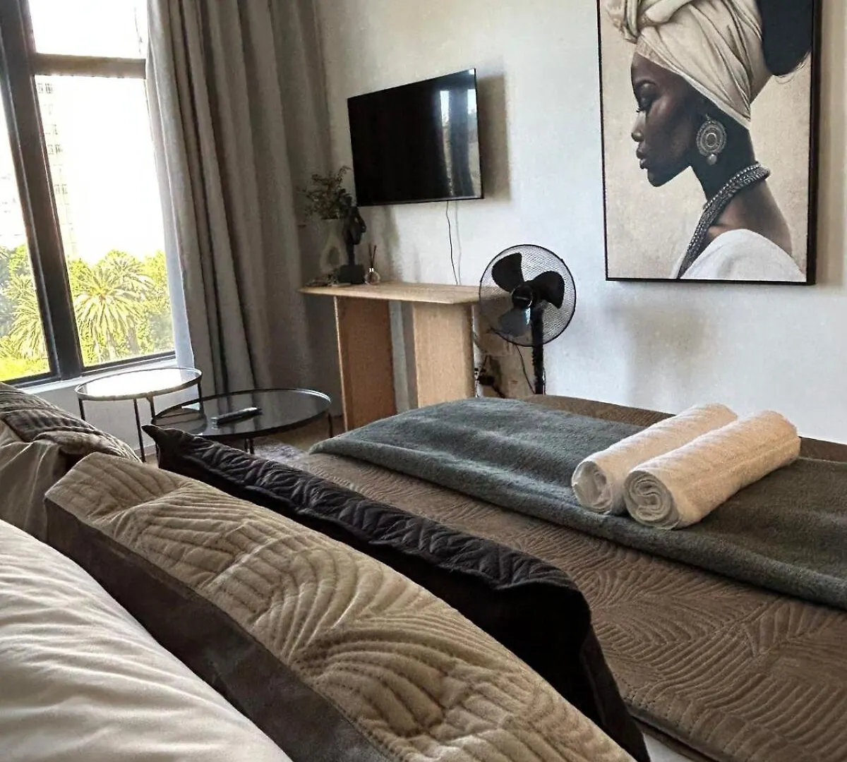 Stylish Studio With City Views & Pool At Zeeland Pier Cape Town